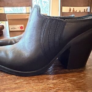 Marc Jacobs Black Leather Mules